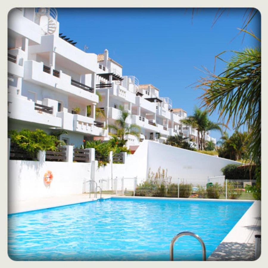 2051-New 3 bedrooms on golf Estepona Buitenkant foto