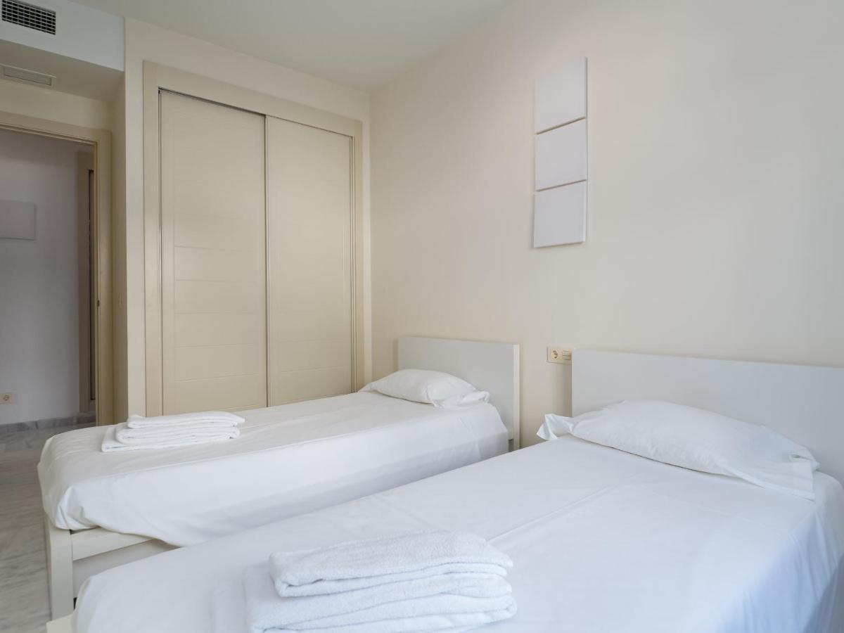 2051-New 3 bedrooms on golf Estepona Buitenkant foto